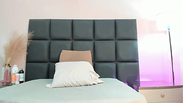 Snapshot of SeleneLujan chatting on March 28, 2026, 12:05 pm SeleneLujan online show from March 28, 2026, 12:05 pm