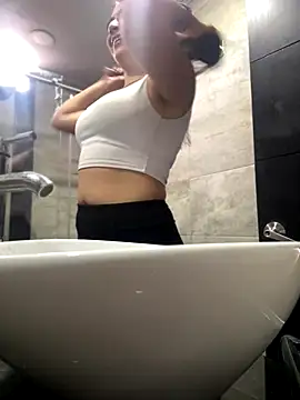 Mila LS online show from October 4, 2025, 1:09 pm