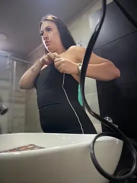 Mila LS online show from November 28, 2025, 1:03 pm