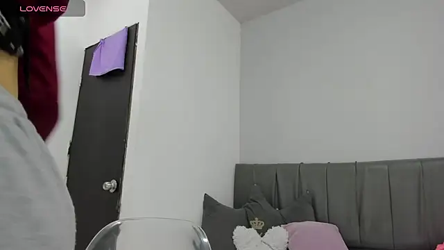 Bonniie 22 online show from October 11, 2025, 10:47 am