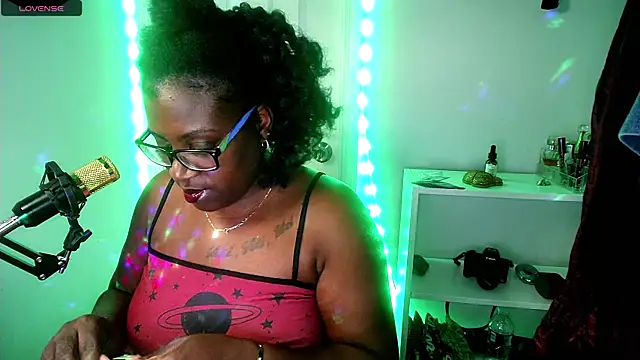 Snapshot of lovelyenigma365 chatting on January 13, 2026, 7:19 pm lovelyenigma365 online show from January 13, 2026, 7:19 pm