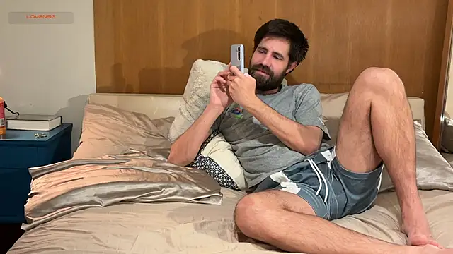 Snapshot of GunnarReed chatting on October 1, 2025, 10:38 pm GunnarReed online show from October 1, 2025, 10:38 pm