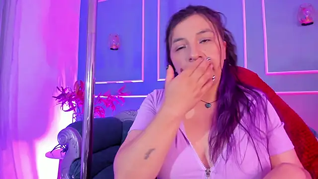 Snapshot of TaraTaylorr chatting on February 10, 2026, 3:43 am TaraTaylorr online show from February 10, 2026, 3:43 am