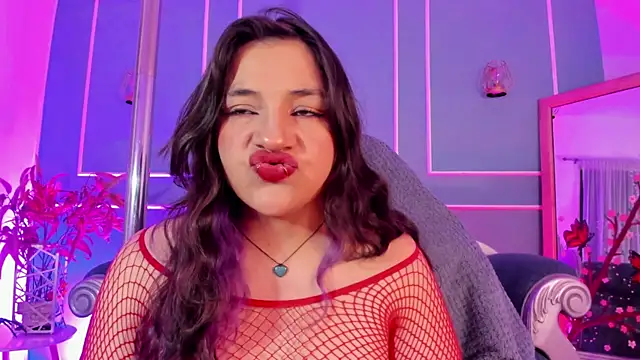 Snapshot of TaraTaylorr chatting on February 19, 2026, 3:24 am TaraTaylorr online show from February 19, 2026, 3:24 am