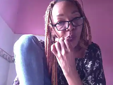 Ladyzee25 online show from March 9, 2026, 4:33 pm