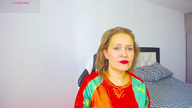 CarolinneFiotti online show from November 1, 2025, 1:13 pm