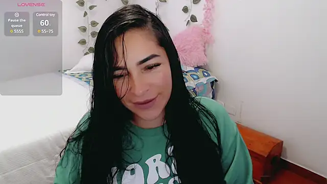 Snapshot of luna_lgomez_ chatting on March 18, 2025, 11:08 am luna lgomez online show from March 18, 2025, 11:08 am