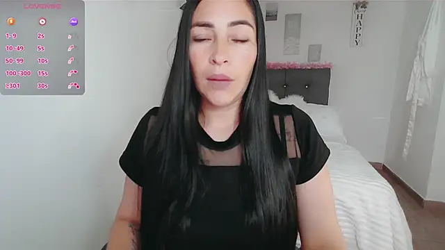 Snapshot of luna_lgomez_ chatting on October 7, 2025, 12:02 pm luna lgomez online show from October 7, 2025, 12:02 pm