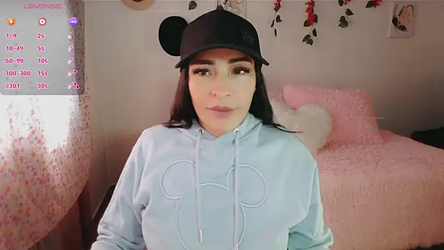 Snapshot of luna_lgomez_ chatting on November 12, 2025, 12:38 pm luna lgomez online show from November 12, 2025, 12:38 pm