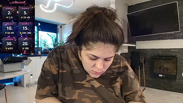 Layla- online show from February 25, 2025, 10:37 am