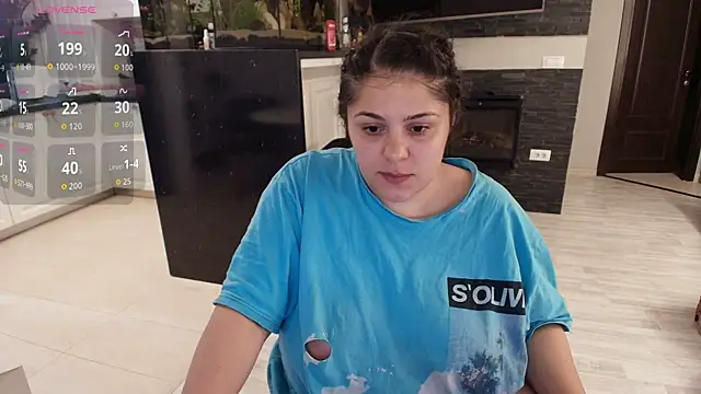 Layla- online show from September 11, 2025, 9:53 am