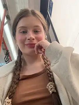 melicious  online show from March 5, 2025, 1:06 pm