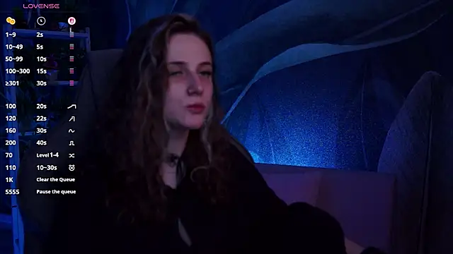 OliviaMcClean online show from November 7, 2025, 2:33 am