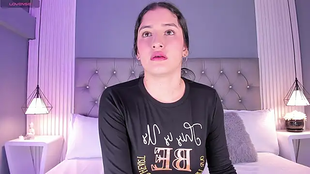 Snapshot of ValeriMilton chatting on March 22, 2025, 11:42 am ValeriMilton online show from March 22, 2025, 11:42 am