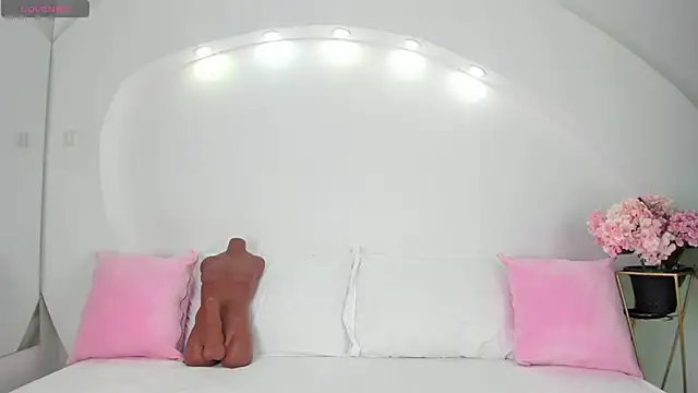 Snapshot of ValeriMilton chatting on October 20, 2025, 7:14 pm ValeriMilton online show from October 20, 2025, 7:14 pm