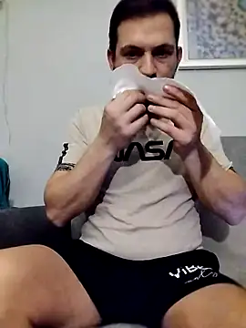 Snapshot of iurinicola chatting on February 2, 2026, 9:35 pm iurinicola online show from February 2, 2026, 9:35 pm