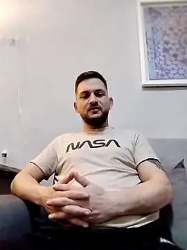 Snapshot of iurinicola chatting on February 8, 2026, 10:35 pm iurinicola online show from February 8, 2026, 10:35 pm