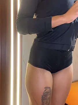 PinkyMoon online show from November 24, 2025, 4:56 am