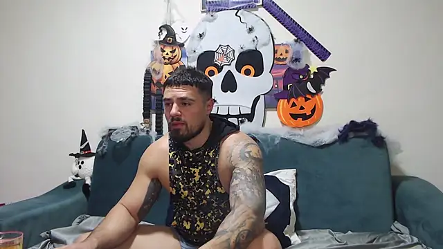 Tiberius hunk online show from November 4, 2025, 9:03 pm