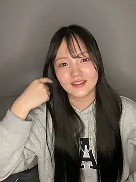 MinaKubo online show from April 6, 2026, 1:23 pm