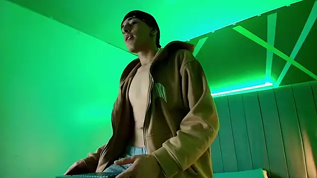 Andrew Wolff online show from October 29, 2025, 2:25 am