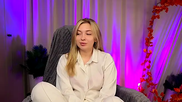 christie luv online show from November 15, 2025, 2:24 pm