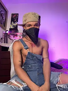 Snapshot of CRAZY-BOY99 chatting on May 27, 2026, 12:51 am CRAZY-BOY99 online show from May 27, 2026, 12:51 am