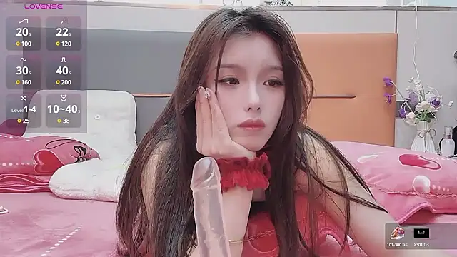 guoguo7777777 online show from March 14, 2025, 1:02 pm