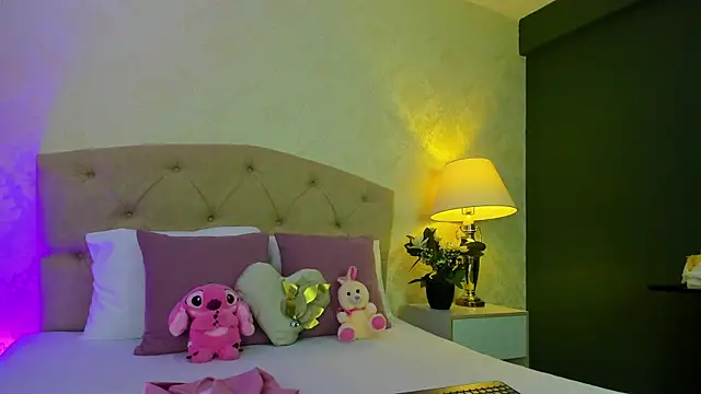 Mia Montess online show from April 8, 2026, 1:11 pm