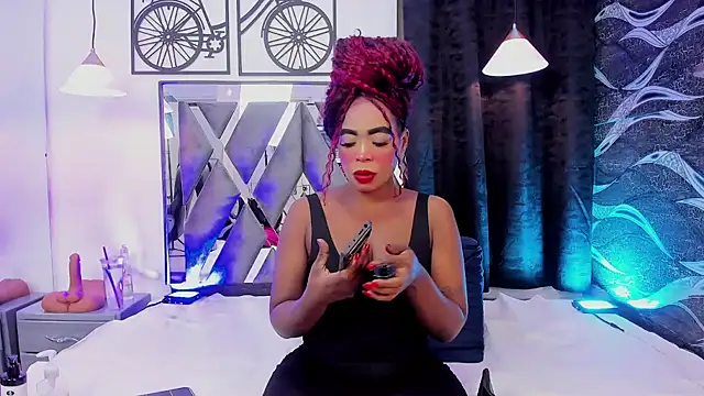 CandyMartinez  online show from April 17, 2026, 7:50 pm