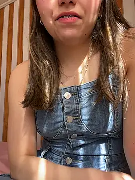 Snapshot of floooohv chatting on October 6, 2025, 6:38 pm floooohv online show from October 6, 2025, 6:38 pm