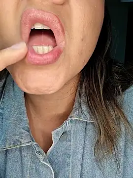 mandy-moore online show from April 16, 2026, 3:51 am