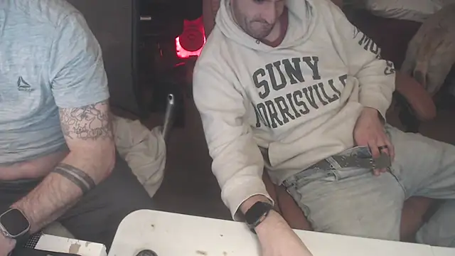 Snapshot of weknowourworth6999 chatting on October 26, 2025, 10:04 pm weknowourworth6999 online show from October 26, 2025, 10:04 pm