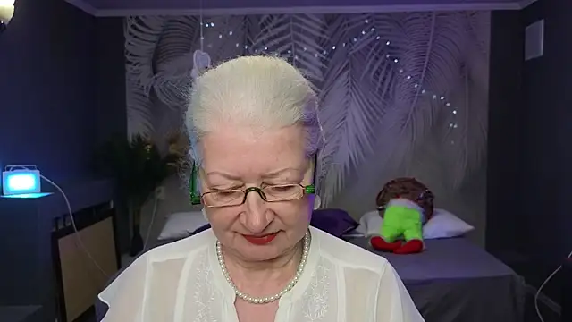 Maya Mayflower online show from March 8, 2025, 12:20 pm