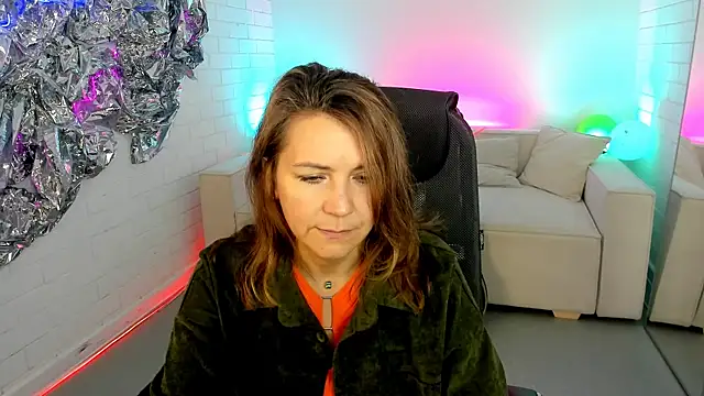 NicoleHitman online show from September 12, 2025, 5:18 am