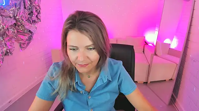 NicoleHitman online show from July 5, 2026, 1:18 pm