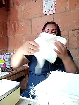 isis milove online show from March 12, 2026, 2:01 pm