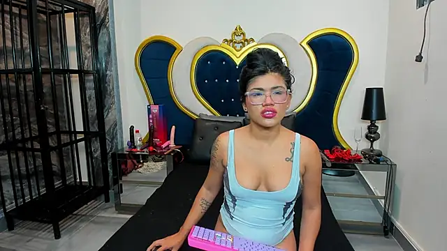 Snapshot of NovaMichel chatting on October 21, 2025, 11:22 am NovaMichel online show from October 21, 2025, 11:22 am