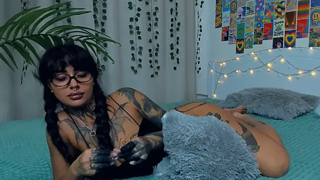 CharimgSabrina online show from November 8, 2025, 6:24 am