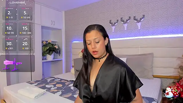 LeilaHiuston online show from November 6, 2025, 8:32 pm