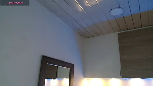 Cristal Velle online show from September 25, 2025, 12:42 pm