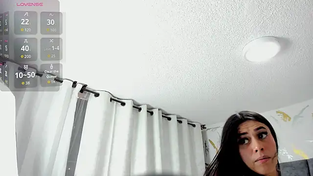 Cristal Velle online show from December 17, 2025, 1:06 pm