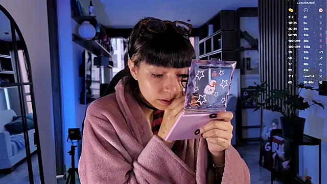 Saraa Desiree online show from April 8, 2026, 2:39 pm