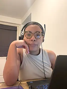 Melia Rayne online show from November 28, 2025, 10:07 am