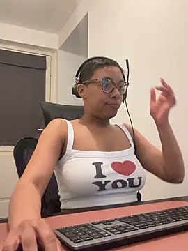 Melia Rayne online show from April 3, 2026, 11:08 am