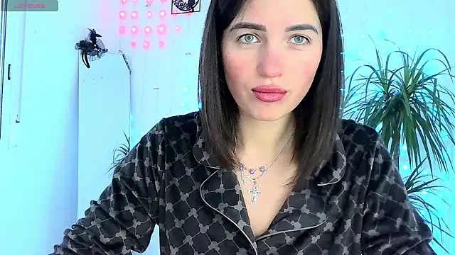 neferutt online show from November 20, 2025, 10:59 am