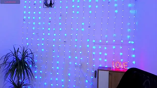 neferutt online show from December 2, 2025, 4:46 pm