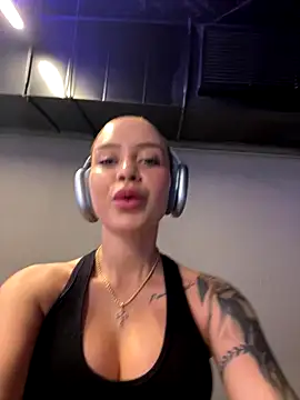 ValentinaMilann online show from October 10, 2025, 7:13 pm