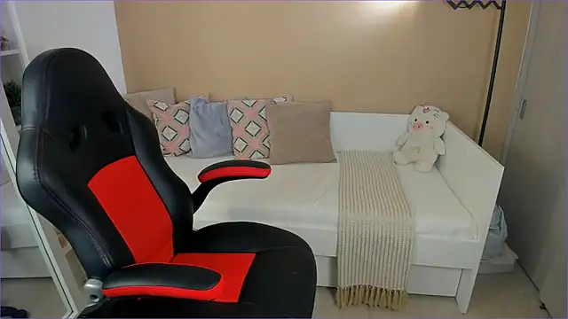 ValentinaMilann online show from October 22, 2025, 10:20 pm