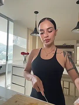 ValentinaMilann online show from May 4, 2026, 6:37 pm